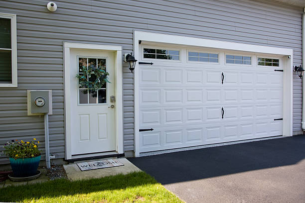 24/7 Emergency Garage Door Panel Replacement experts in Freedom, PA
